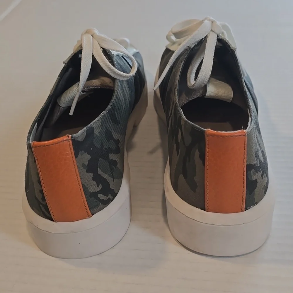 Bernardo Camouflage Casual Lace-Up Leather Sneakers Women 7.5